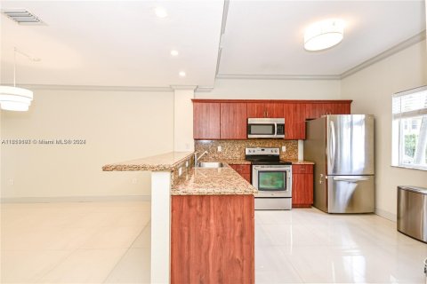 Townhouse in North Miami, Florida 3 bedrooms, 137.5 sq.m. № 1233394 - photo 17