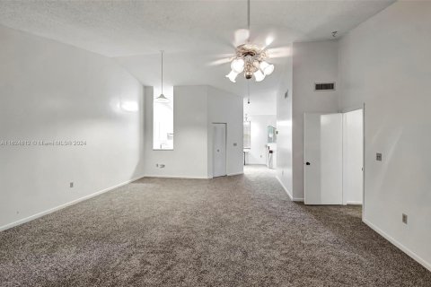 Condo in Miami Lakes, Florida, 2 bedrooms  № 1280812 - photo 14