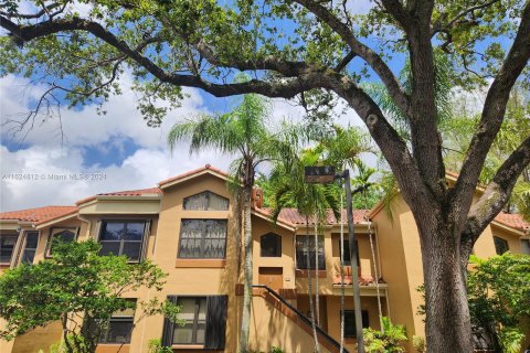 Condo in Miami Lakes, Florida, 2 bedrooms  № 1280812 - photo 1