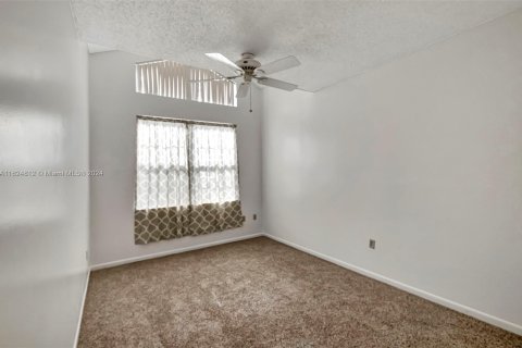 Condo in Miami Lakes, Florida, 2 bedrooms  № 1280812 - photo 24