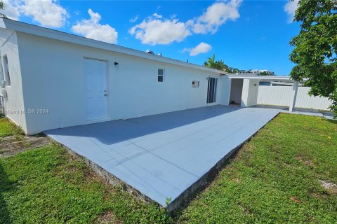 Villa ou maison à vendre à Dania Beach, Floride: 3 chambres, 109.16 m2 № 1379097 - photo 4