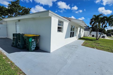 Villa ou maison à vendre à Dania Beach, Floride: 3 chambres, 109.16 m2 № 1379097 - photo 2