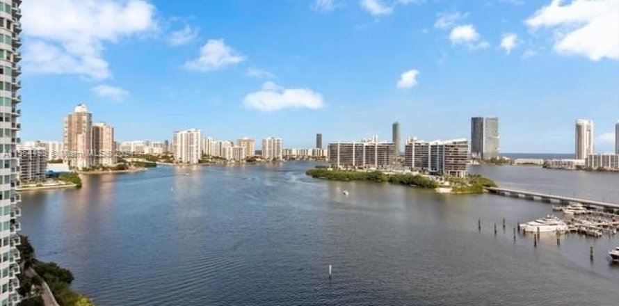 Condo in Aventura, Florida, 4 bedrooms  № 1076127