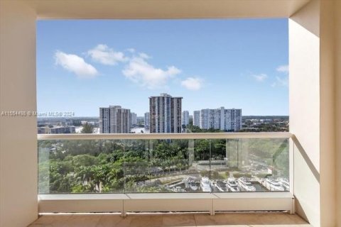 Condominio en venta en Aventura, Florida, 4 dormitorios, 295.43 m2 № 1076127 - foto 19