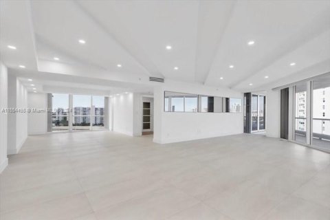 Copropriété à vendre à Aventura, Floride: 4 chambres, 295.43 m2 № 1076127 - photo 3