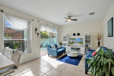 House in Miramar, Florida 3 bedrooms, 172.24 sq.m. № 1396907 - photo 26