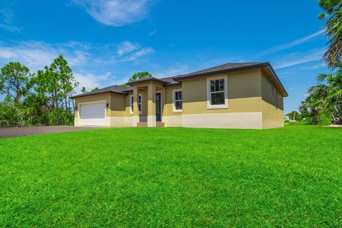 House in Port Charlotte, Florida 4 bedrooms, 167.22 sq.m. № 1055125 - photo 27