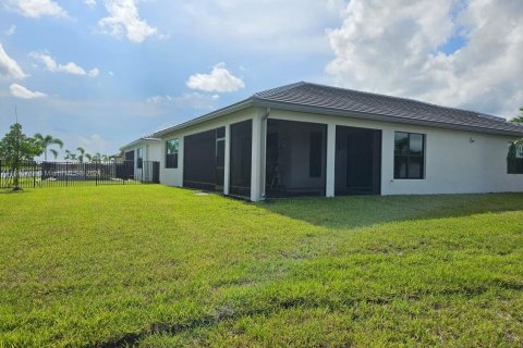 House in Port St. Lucie, Florida 3 bedrooms, 218.51 sq.m. № 1390039 - photo 7