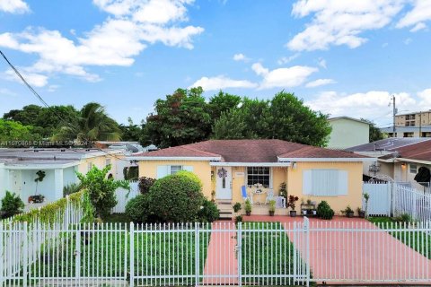 House in Miami, Florida 3 bedrooms, 98.57 sq.m. № 1390040 - photo 1