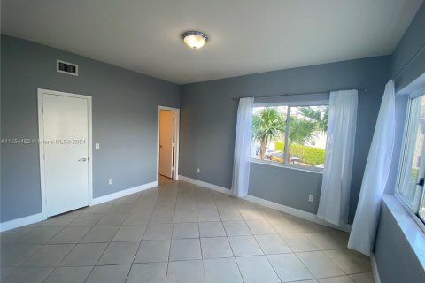 Copropriété à vendre à Miami Beach, Floride: 2 chambres, 87.33 m2 № 1076533 - photo 15