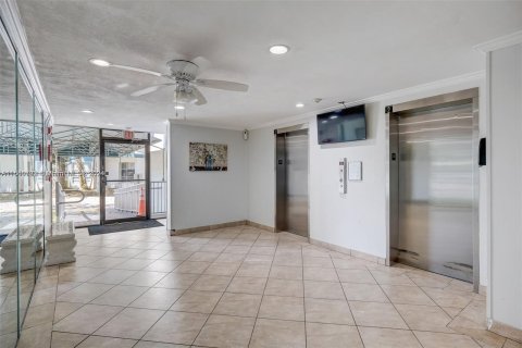 Condominio en venta en Sunny Isles Beach, Florida, 1 dormitorio, 57.6 m2 № 1332929 - foto 8