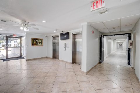 Copropriété à vendre à Sunny Isles Beach, Floride: 1 chambre, 57.6 m2 № 1332929 - photo 9