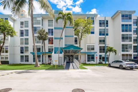 Copropriété à vendre à Sunny Isles Beach, Floride: 1 chambre, 57.6 m2 № 1332929 - photo 1