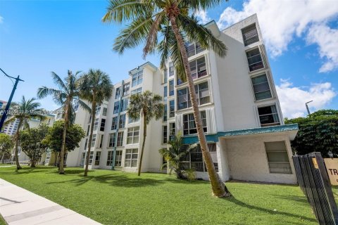 Copropriété à vendre à Sunny Isles Beach, Floride: 1 chambre, 57.6 m2 № 1332929 - photo 2