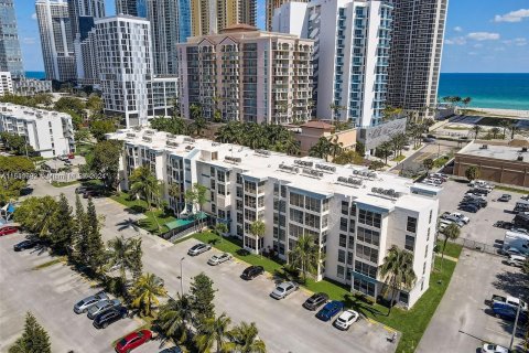 Condominio en venta en Sunny Isles Beach, Florida, 1 dormitorio, 57.6 m2 № 1332929 - foto 26