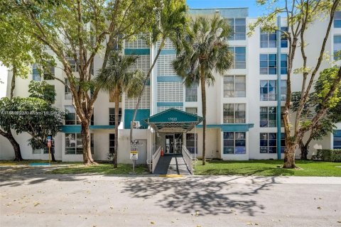 Studio in the Condo in Sunny Isles Beach, Florida  № 1332929 - photo 6