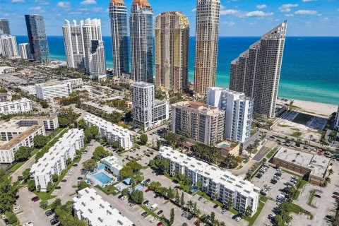 Condominio en venta en Sunny Isles Beach, Florida, 1 dormitorio, 57.6 m2 № 1332929 - foto 4