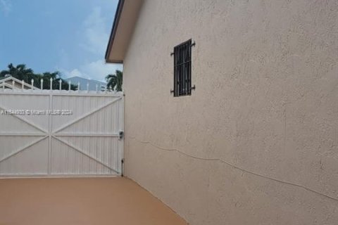 Casa en venta en Miami Gardens, Florida, 2 dormitorios, 97.64 m2 № 1332853 - foto 19