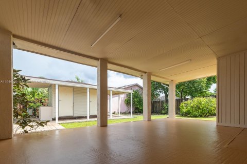 Villa ou maison à vendre à Miami Gardens, Floride: 2 chambres, 97.64 m2 № 1332853 - photo 29