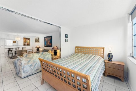 Copropriété à vendre à Miami, Floride: 1 chambre, 93.09 m2 № 1222051 - photo 10