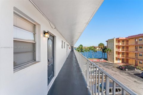 Copropriété à vendre à Miami, Floride: 1 chambre, 93.09 m2 № 1222051 - photo 18