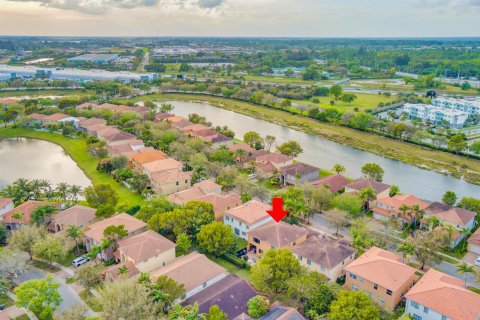 Villa ou maison à vendre à West Palm Beach, Floride: 5 chambres, 296.36 m2 № 1045668 - photo 3