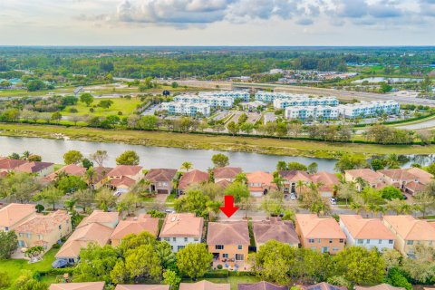 Villa ou maison à vendre à West Palm Beach, Floride: 5 chambres, 296.36 m2 № 1045668 - photo 4