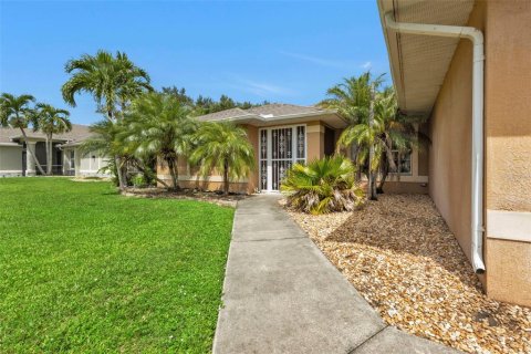 Villa ou maison à vendre à Cape Coral, Floride: 3 chambres, 198.44 m2 № 1342497 - photo 4