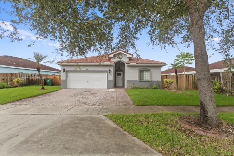 Villa ou maison à vendre à Cutler Bay, Floride: 3 chambres, 141.12 m2 № 1347814 - photo 1