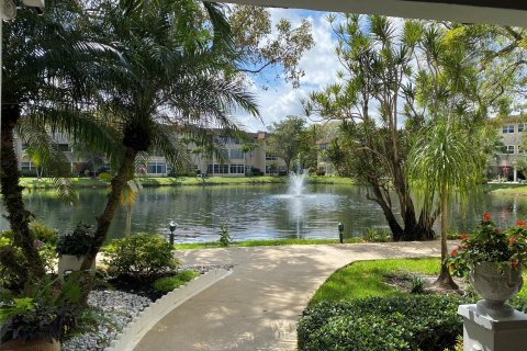 Condo in Lauderdale Lakes, Florida, 1 bedroom  № 1051316 - photo 9