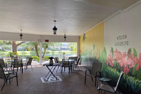 Condo in Lauderdale Lakes, Florida, 1 bedroom  № 1051316 - photo 10