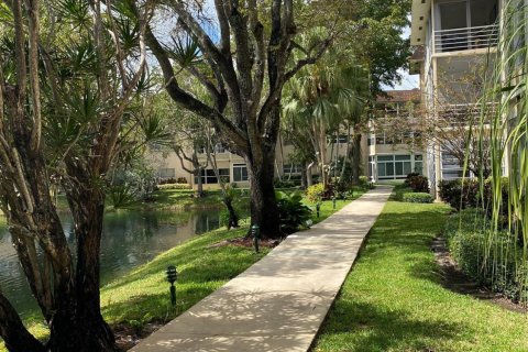 Condo in Lauderdale Lakes, Florida, 1 bedroom  № 1051316 - photo 5