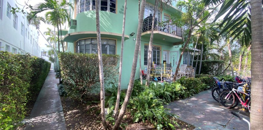 Коммерческая недвижимость в Майами-Бич, Флорида 672.24м2 № 1051318