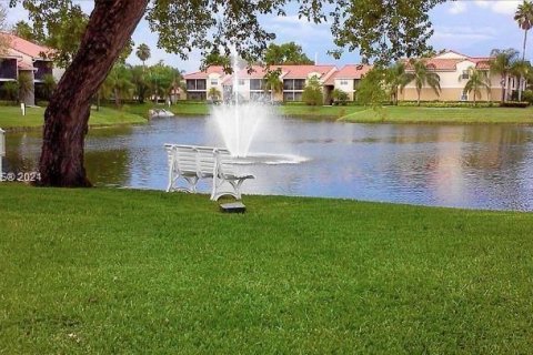 Condo in Pompano Beach, Florida, 1 bedroom  № 1381921 - photo 5