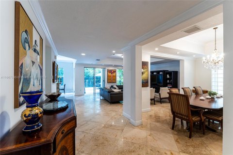 Villa ou maison à vendre à Aventura, Floride: 4 chambres, 273.97 m2 № 1382015 - photo 9