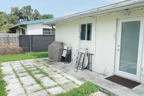 House in Hallandale Beach, Florida 1 bedroom, 156.08 sq.m. № 1381919 - photo 5