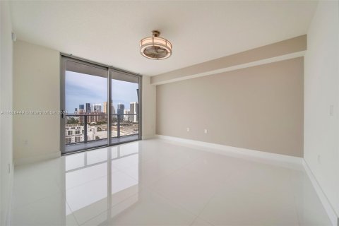 Condominio en venta en Sunny Isles Beach, Florida, 2 dormitorios, 141.58 m2 № 1282412 - foto 19