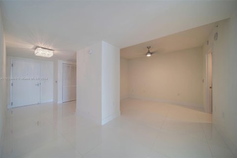 Condo in Sunny Isles Beach, Florida, 2 bedrooms  № 1282412 - photo 10