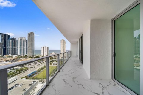 Condo in Sunny Isles Beach, Florida, 2 bedrooms  № 1282412 - photo 2