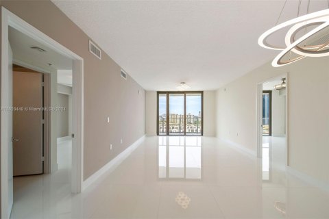 Condominio en venta en Sunny Isles Beach, Florida, 2 dormitorios, 141.58 m2 № 1282412 - foto 15