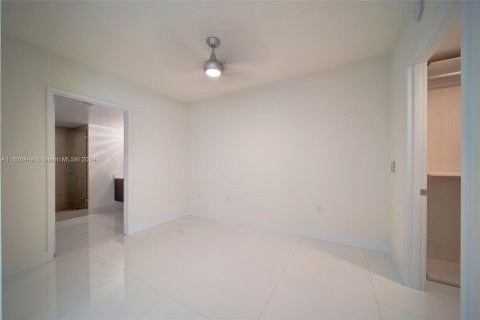 Condo in Sunny Isles Beach, Florida, 2 bedrooms  № 1282412 - photo 11