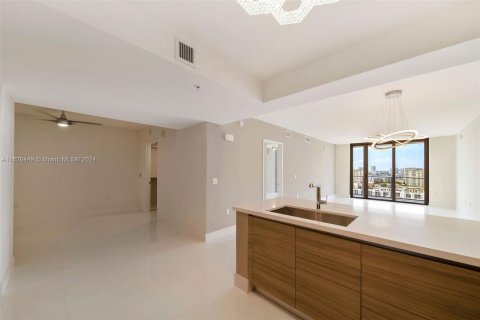 Condo in Sunny Isles Beach, Florida, 2 bedrooms  № 1282412 - photo 14