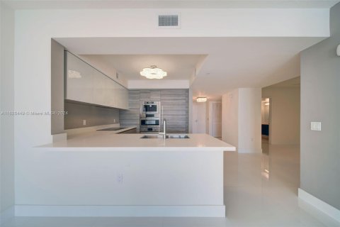 Condo in Sunny Isles Beach, Florida, 2 bedrooms  № 1282412 - photo 16