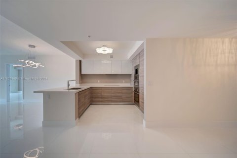 Condominio en venta en Sunny Isles Beach, Florida, 2 dormitorios, 141.58 m2 № 1282412 - foto 12