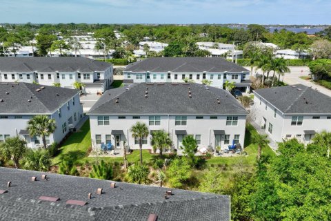 Adosado en venta en Stuart, Florida, 3 dormitorios, 152.08 m2 № 1059949 - foto 1