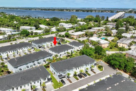 Adosado en venta en Stuart, Florida, 3 dormitorios, 152.08 m2 № 1059949 - foto 4