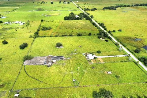 Land in Okeechobee, Florida № 1026652 - photo 1