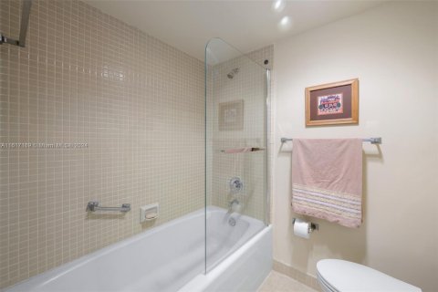 Condo in Aventura, Florida, 2 bedrooms  № 1238719 - photo 12