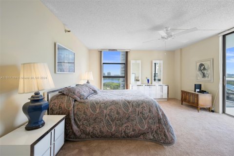 Condo in Aventura, Florida, 2 bedrooms  № 1238719 - photo 17