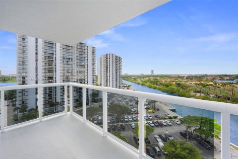 Copropriété à vendre à Aventura, Floride: 2 chambres, 112.78 m2 № 1238719 - photo 2